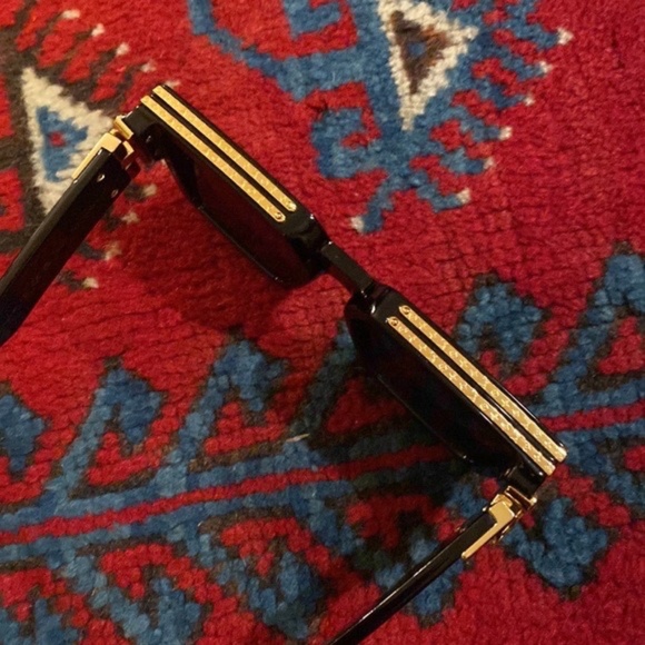 LOUIS VUITTON SUNGLASSES GOLD - Picture 4 of 7